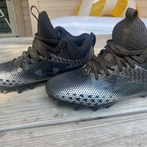 Under Armour football cleats size 6Y